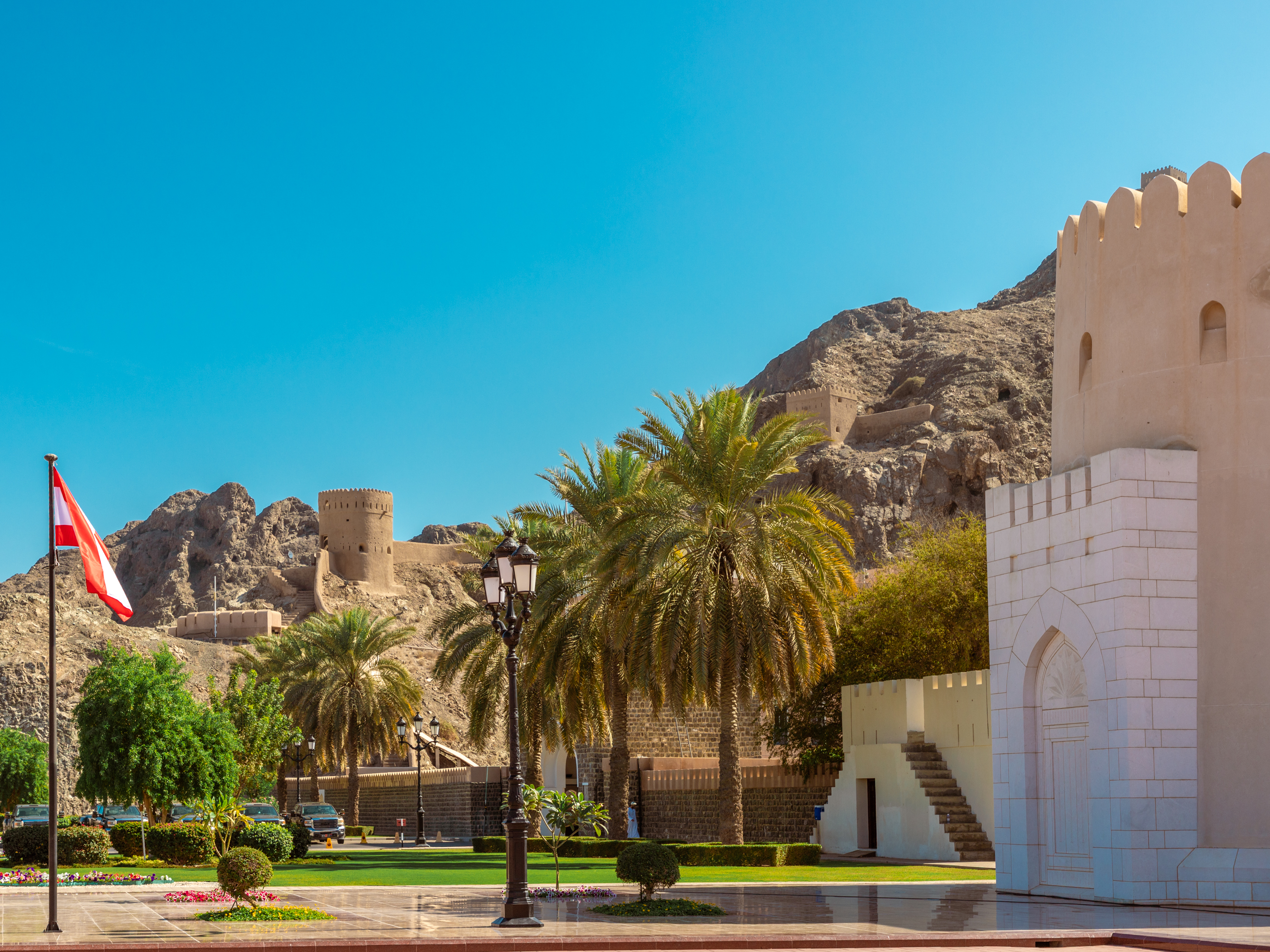 Oman - architecture, people and markets-9
