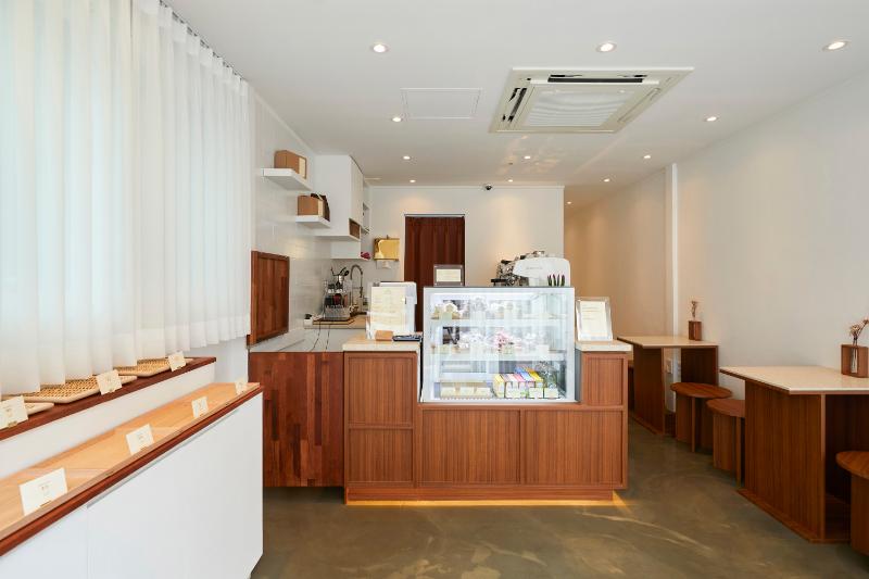 8 坪日式风甜品店，温馨氛围中的甜蜜空间-3