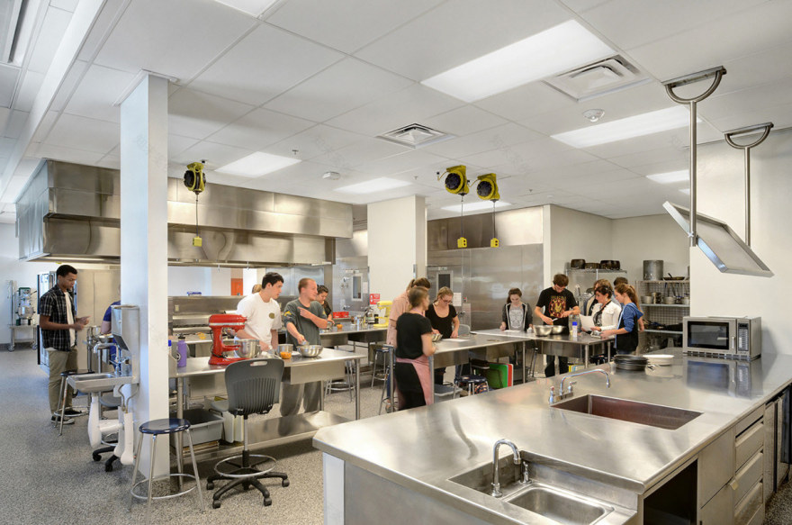 Wyoming 中学百年老校翻新,21 世纪学习环境助力学生成长-23