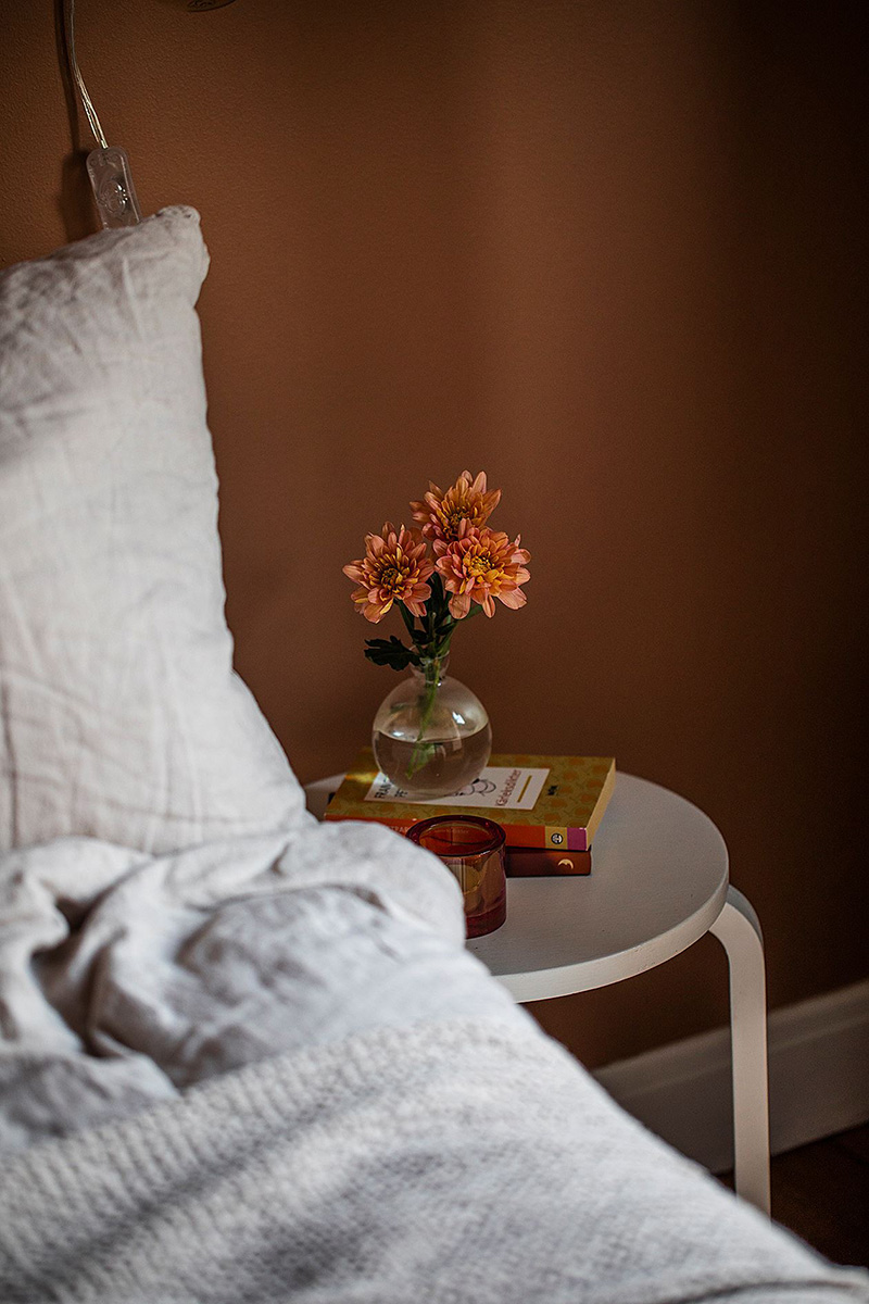 斯德哥尔摩 87 平米公寓 | olive living room and terracotta bedroom-17