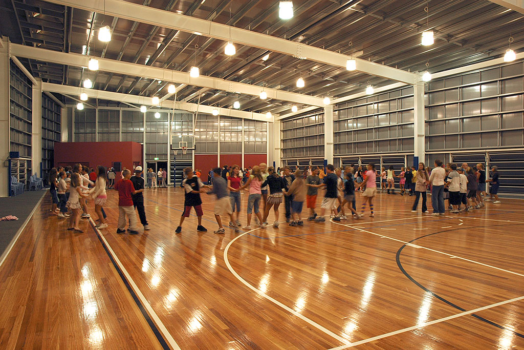 安斯沃思湖体育厅 | 简约现代的室内设计典范-7