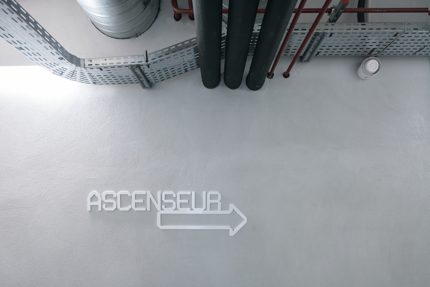 法国圣保罗勒达克体育广场·绿色景观中的多功能运动空间-44