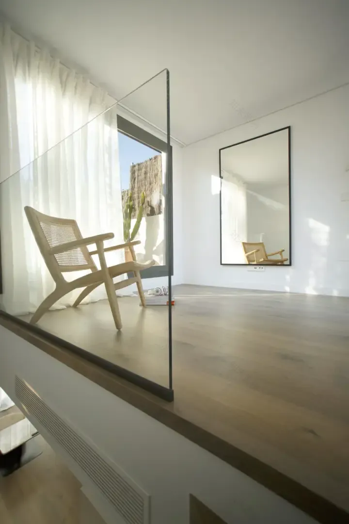 巴塞罗那 60m2 小户型翻新,设计师打造惊艳错层空间-8