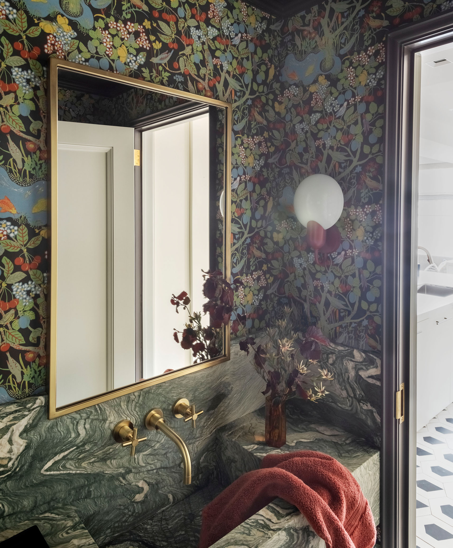 一场战前活力十足的合作活动

注：Punchy常见有有力的、活力十足的等意思，Coop常见有合作、合作活动、合作社等意思，这里结合语境推测Coop为合作活动，整体根据一般表达习惯进行了翻译如果有更具体的背景信息，翻译可能更精准 丨GhanaUpper West-25