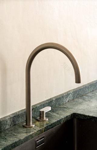 旧城公寓的现代翻新 | 开放式布局与环保元素的融合-27