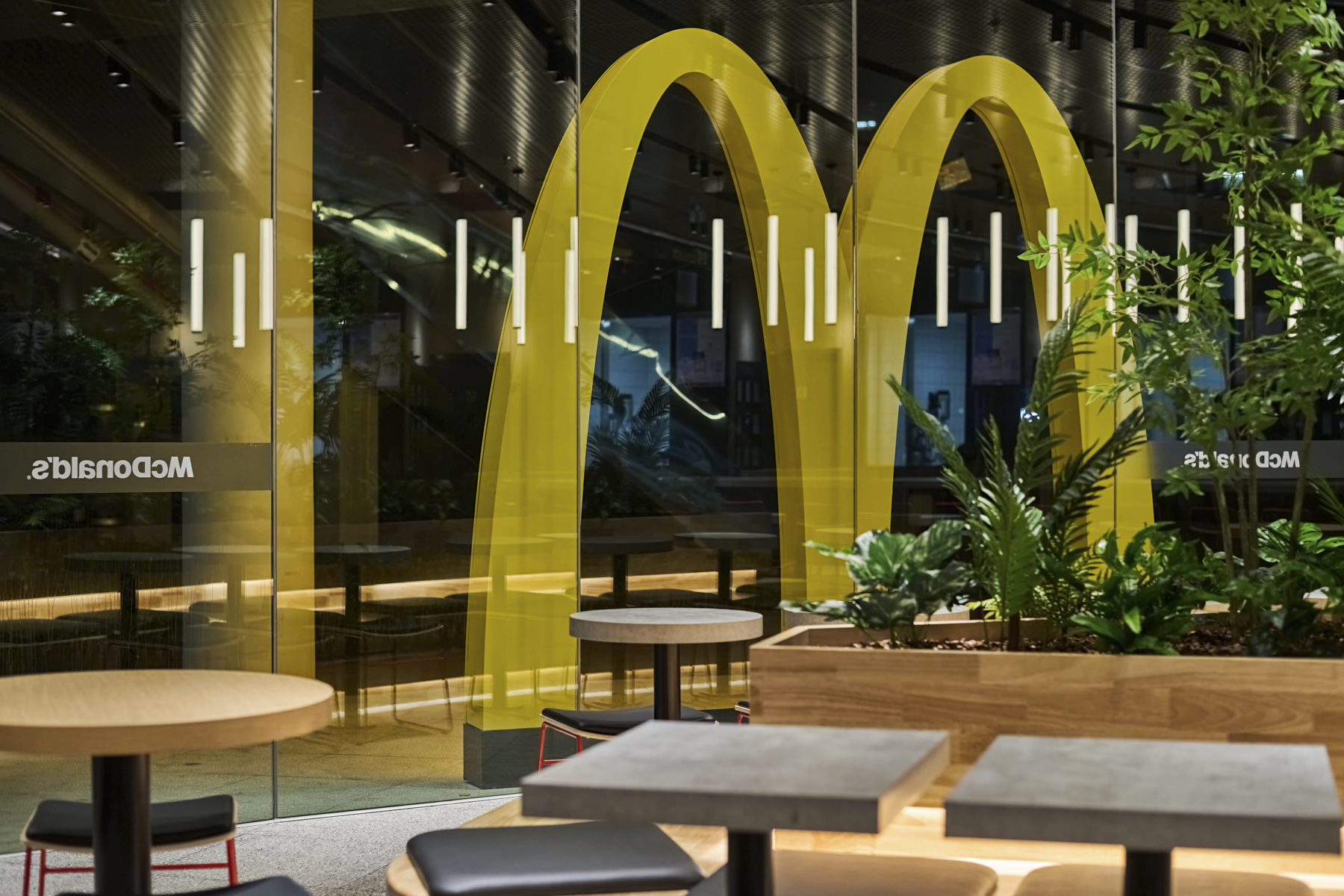 杭州余杭菜鸟智慧谷园区麦当劳门店设计丨中国杭州丨STILL YOUNG-10