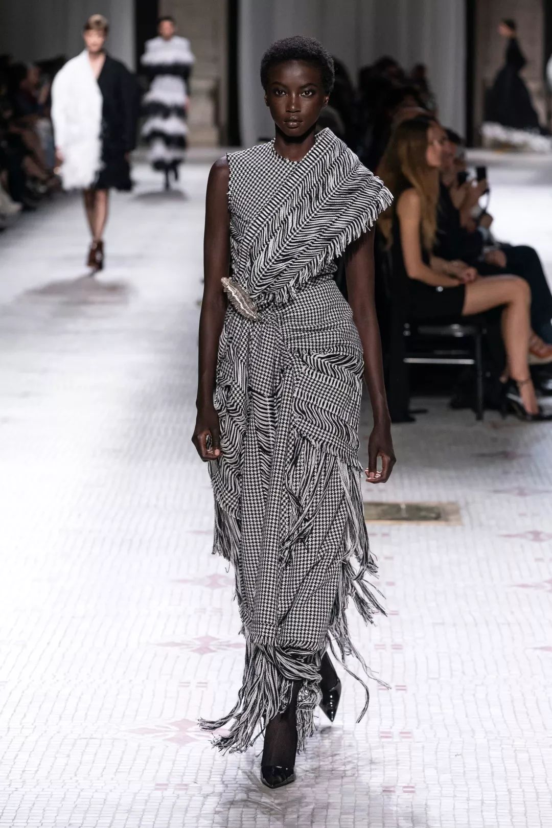 激进贵族的硬核高订 | Givenchy 2019 秋冬高级定制系列-33