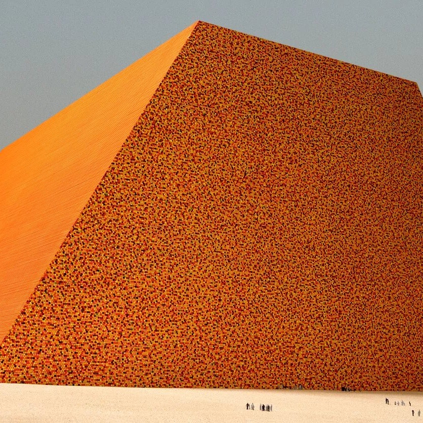 阿布扎比的奇迹 | Christo 和 Jeanne-Claude 的彩色钢铁巨作-0