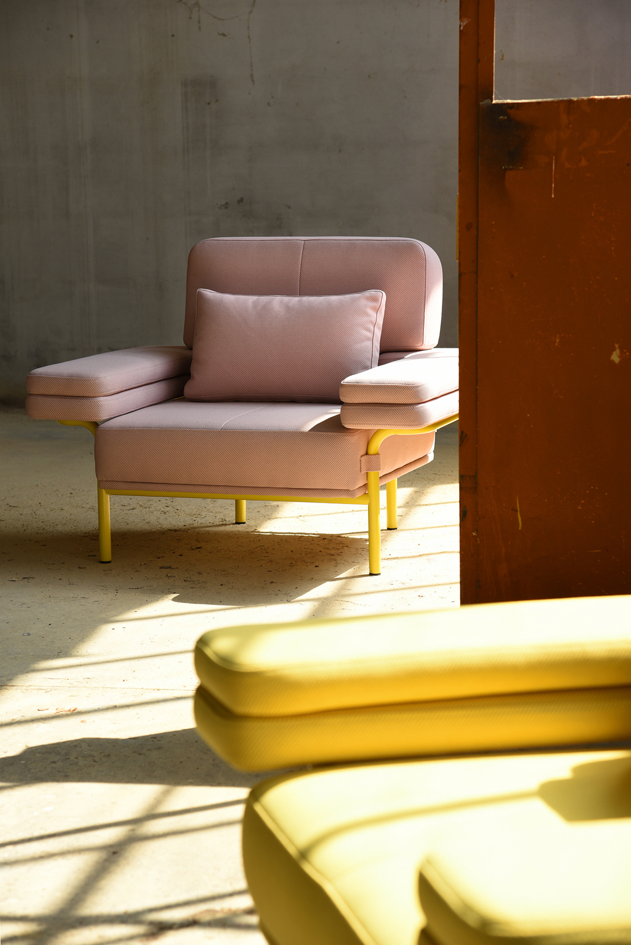 Adrenalina 推出环保 LEO 沙发，知名设计师 Daria Zinovatnaya 打造舒适空间-7