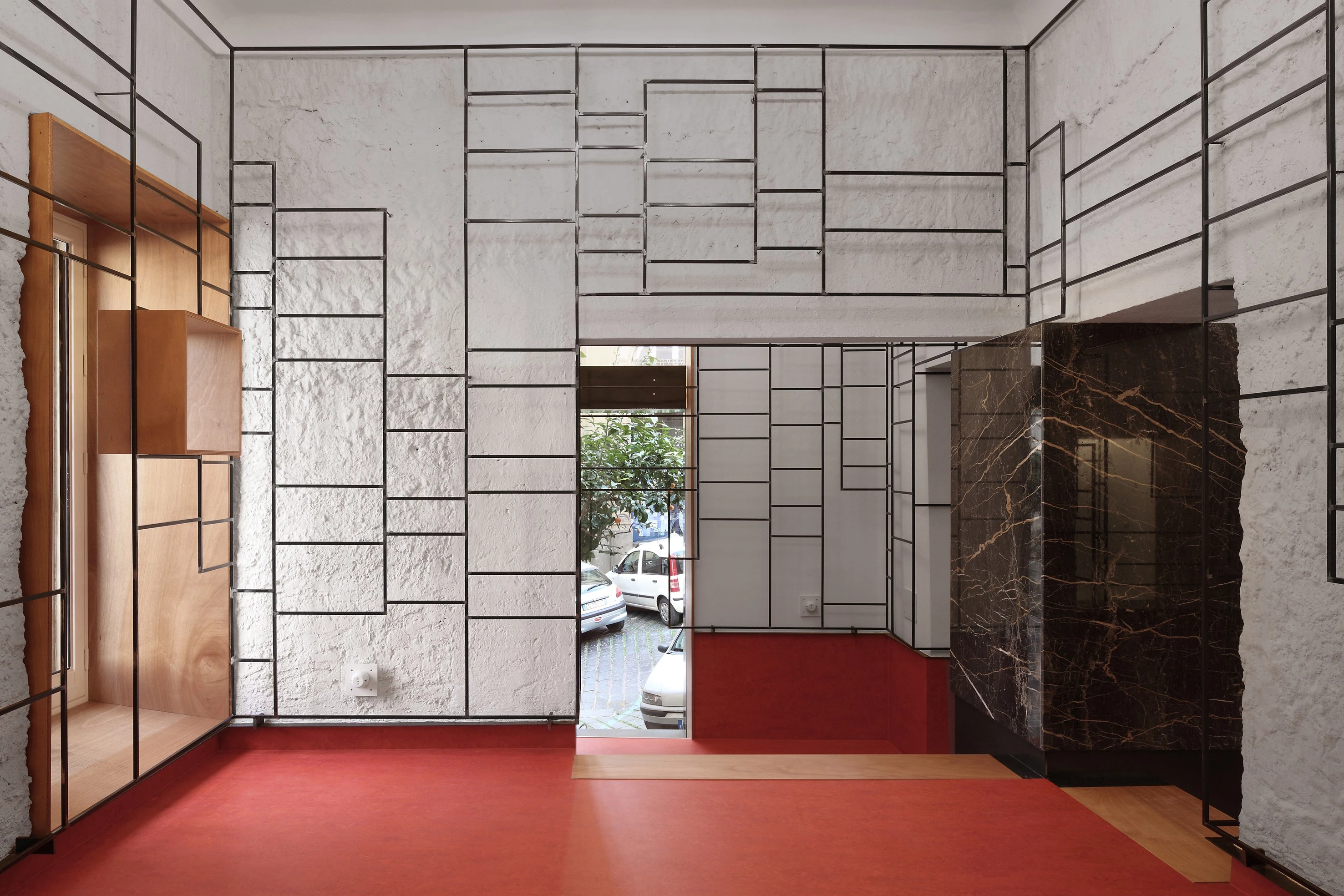 意大利 Caltagirone 百年建筑中的现代商铺设计-12