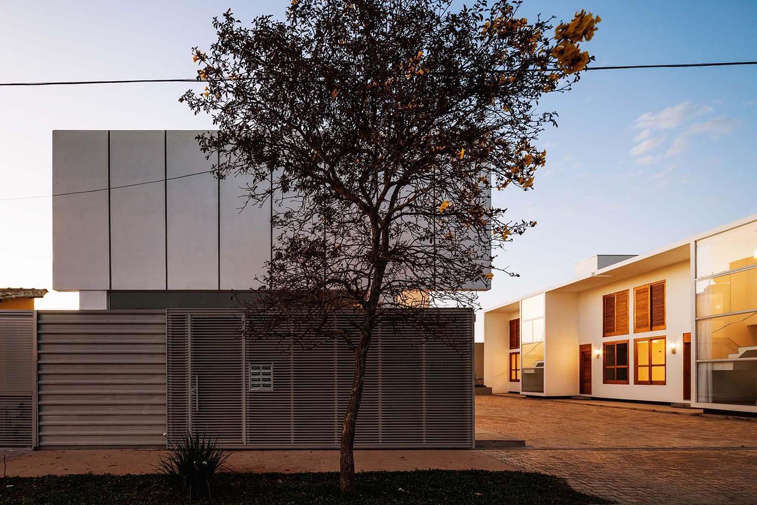 Corsi Hirano Arquitetos 设计的经济型住宅-3