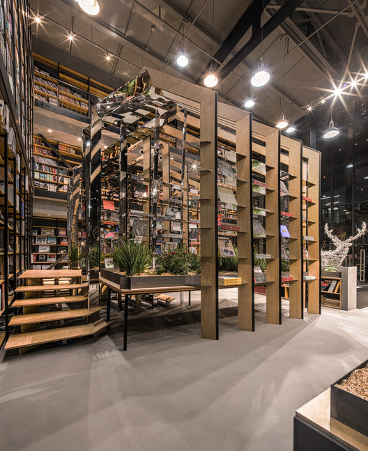 Hauser - Wirth Pop-8