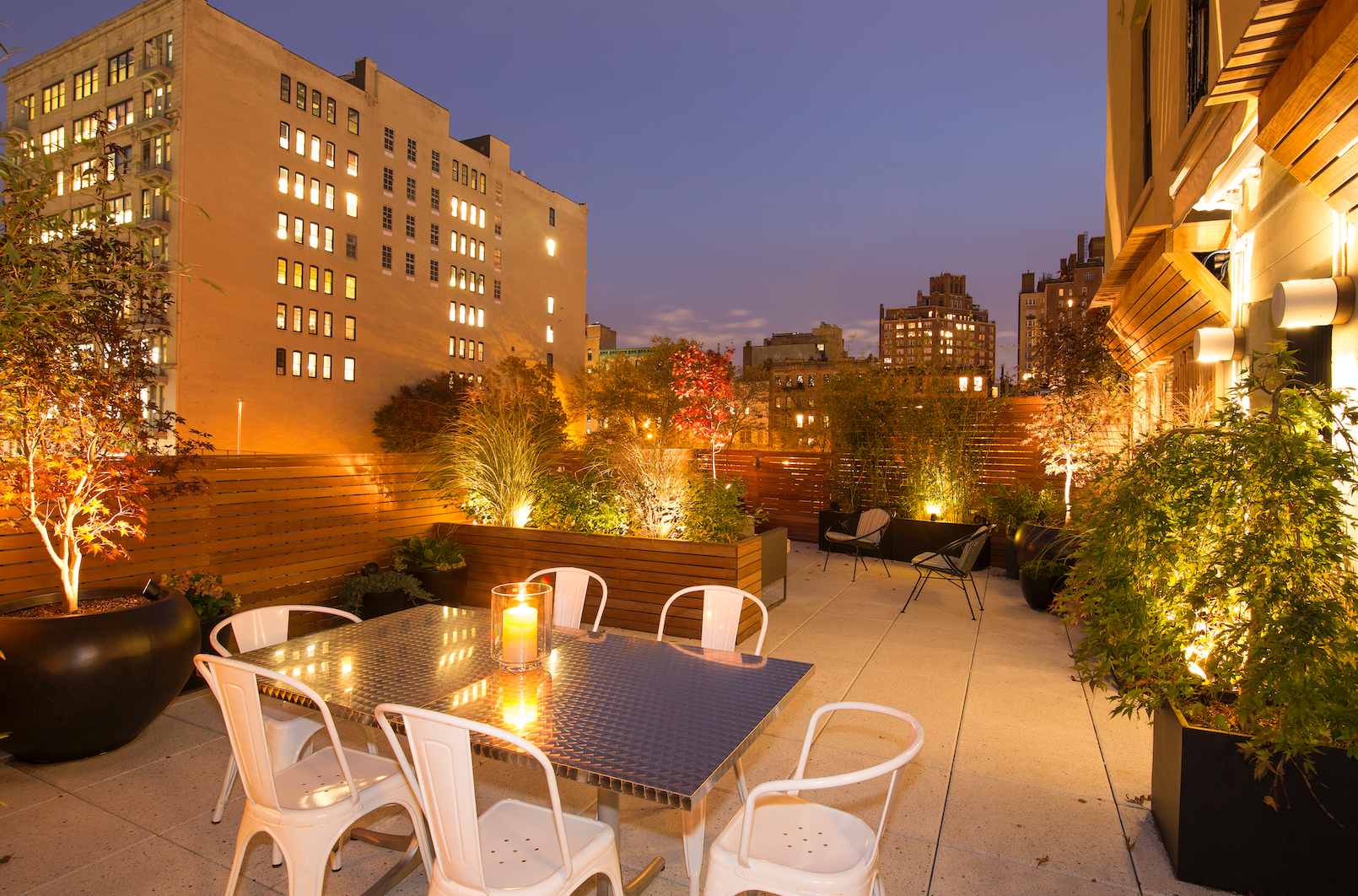 西村露台；西村阶梯（注：Terrace在建筑语境中可译为露台阶梯等，这里需根据实际场景确定最合适的表达，如果用于西村庄园某建筑设施描述，露台更合适；如果用于村庄地形等相关描述，阶梯可能更合适，这里暂时提供这两种常见可能，正常操作应以实际场景确定唯一精准翻译，如果以下不符合，请提供更多背景信息） 丨美国纽约丨Michael Wood & Co-13