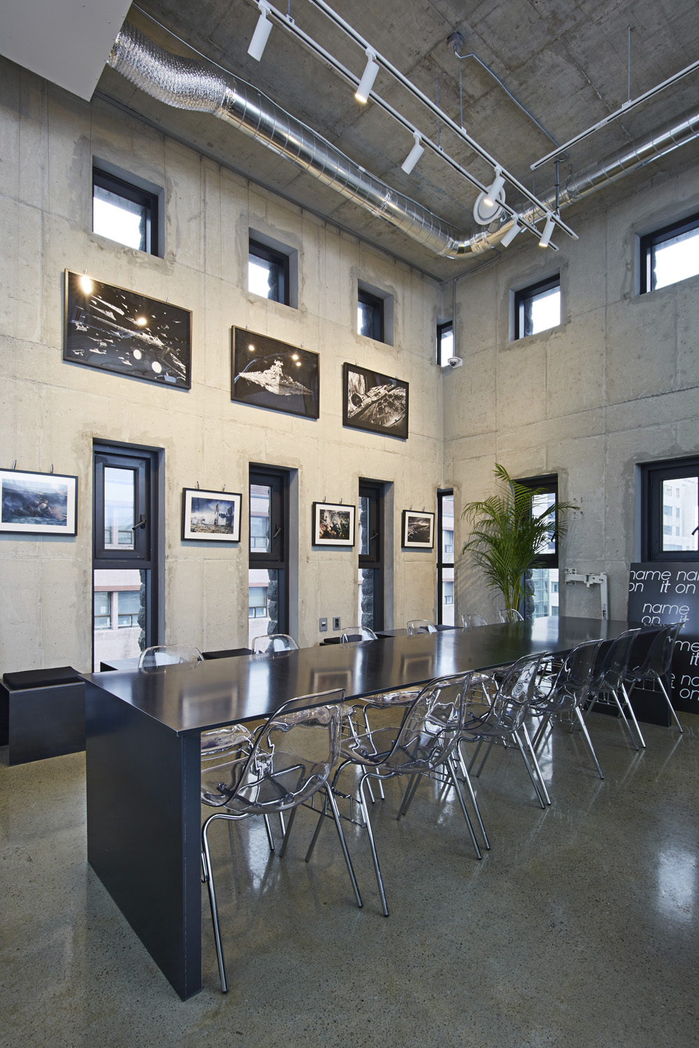 金属材质打造独特氛围的 50 平米咖啡厅-11