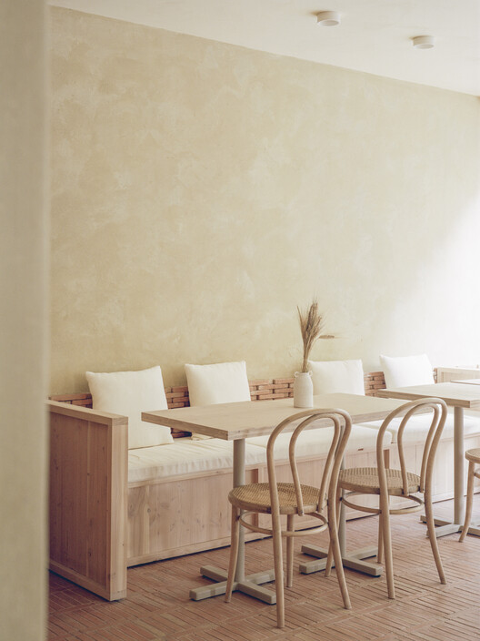 法国圣劳伦特杜瓦尔市 Pugets Artisanal Bakery 的艺术烘焙设计-19