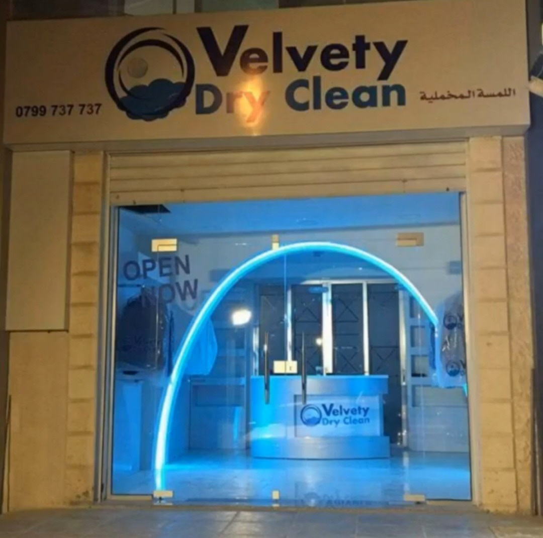 Anastasiya Gushchina丨服装店丨Dry Clean Shop-3