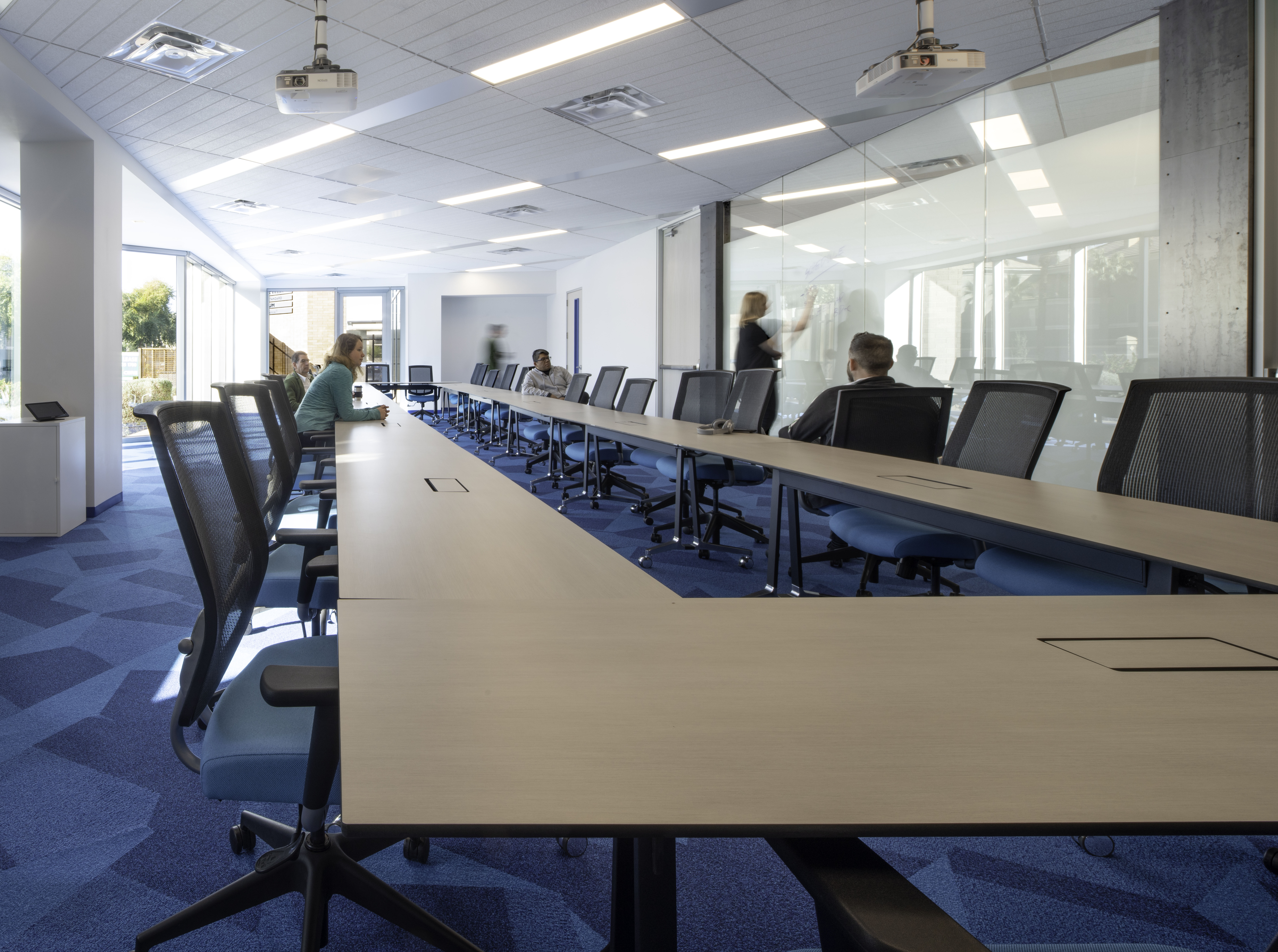 翻新 80 年代办公楼,打造充满活力的 Make-A-Wish 新家-8