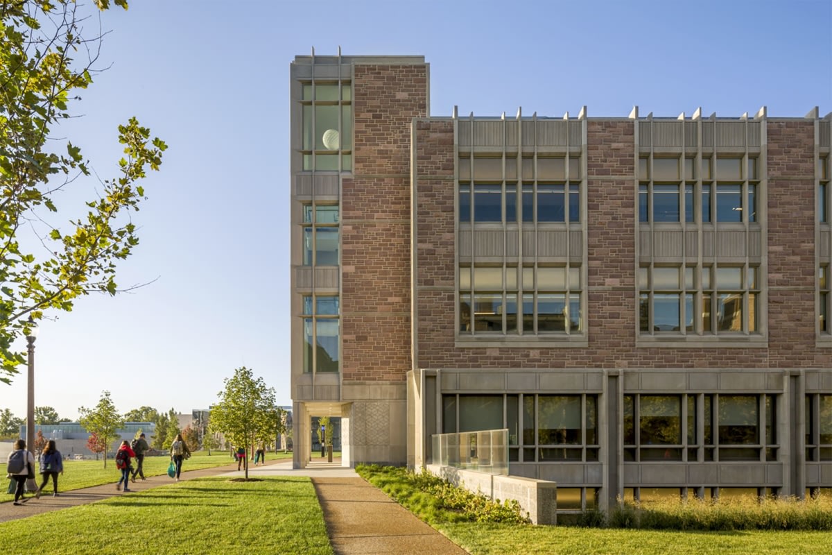 华盛顿大学圣路易斯分校现代哥特建筑丨阿根廷圣路易斯丨Moore Ruble Yudell-11