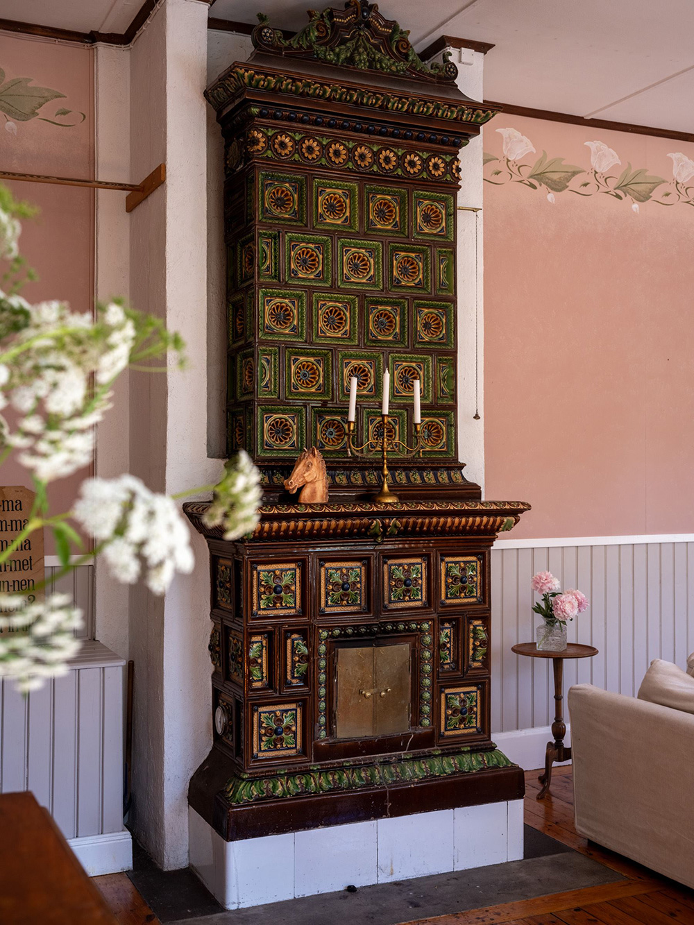 瑞典老村校改造的大型明亮别墅-50