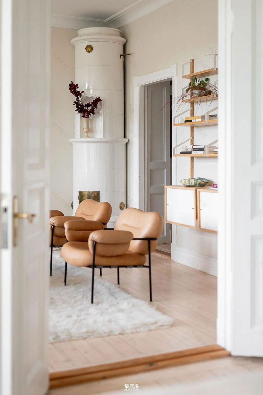 明亮斯堪的纳维亚公寓中的画廊式墙面点亮家居艺术-14