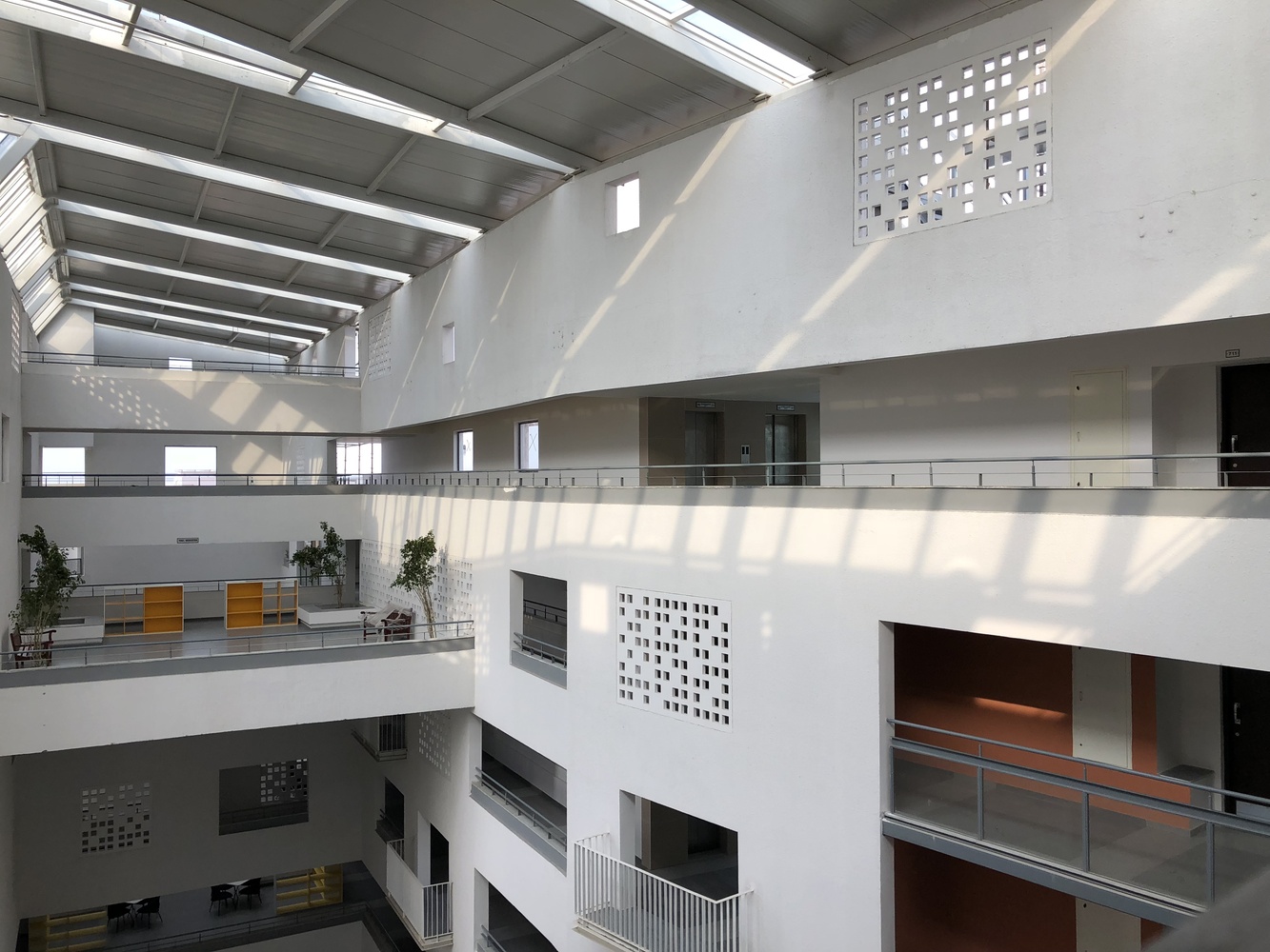 德万哈里的公园边养老院·综合社区生活的活力空间-56