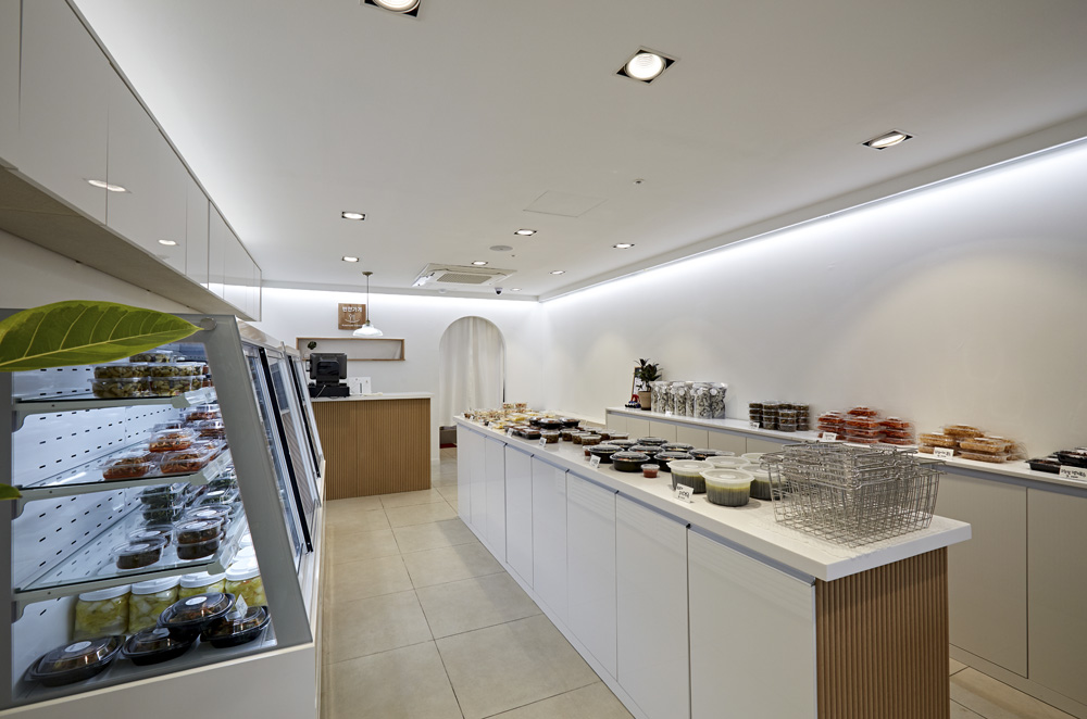 15 坪极简双色调餐厅设计，打造清爽美食空间-3