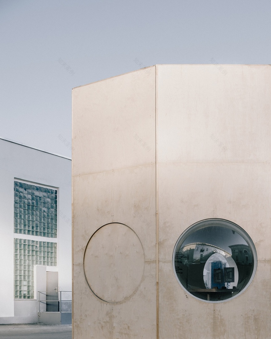 莫斯科青年艺术双年展信息亭丨俄罗斯莫斯科丨AB CHVOYA-20