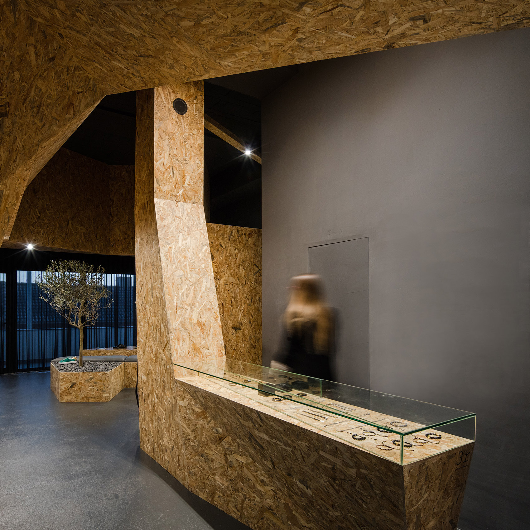 多品牌男装店,葡萄牙 / 3r Ernesto Pereira-15