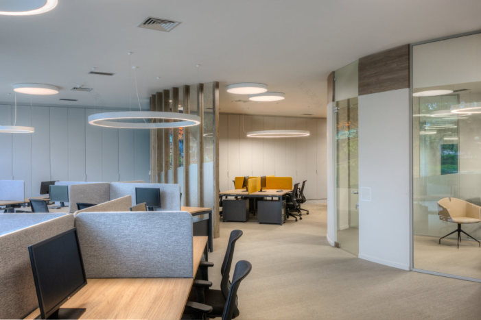 雅典 ALD 汽车租赁公司办公室 · 金色比例集体建筑-13