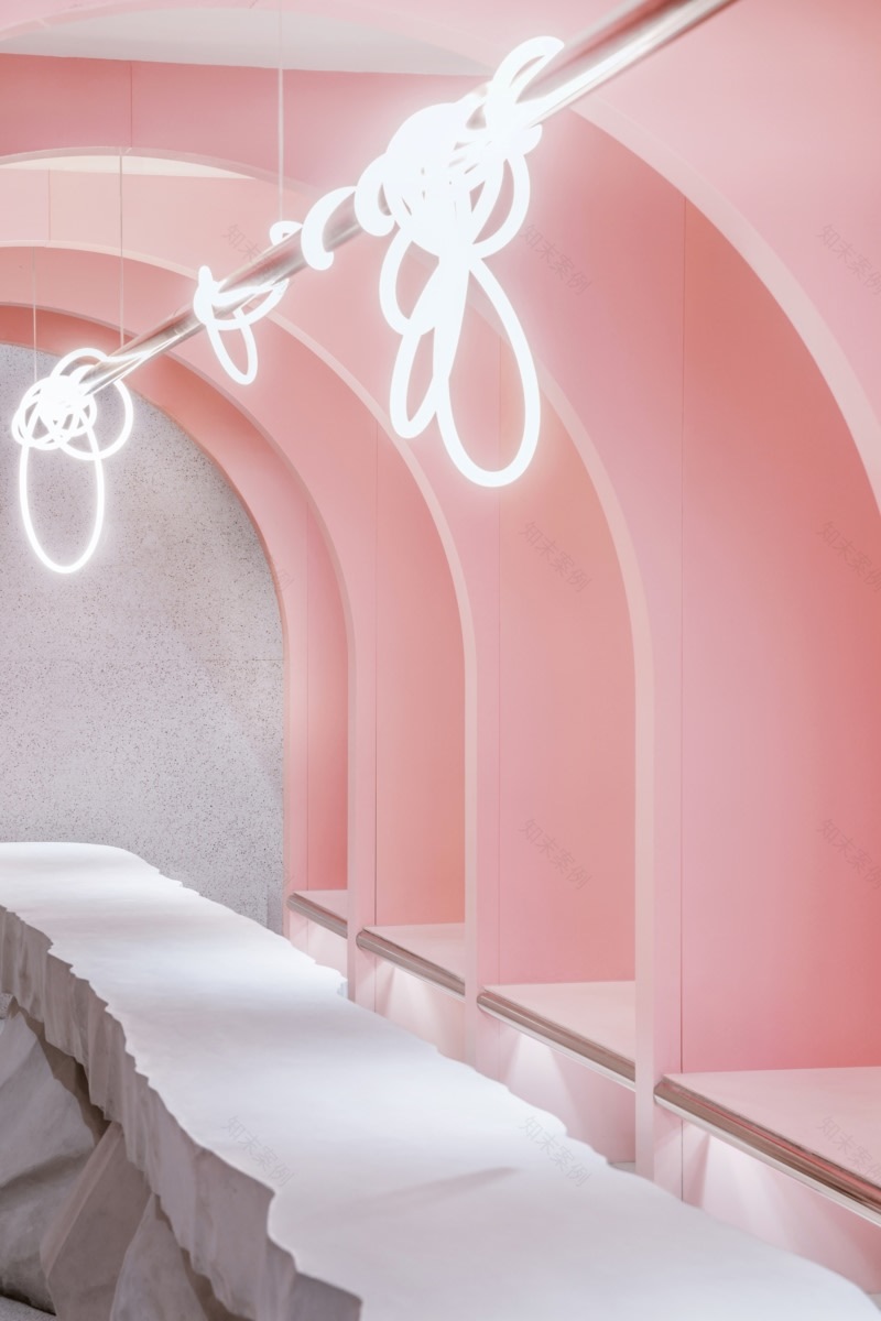 北京蓝色港湾生活方式购物中心的喜茶粉色店-15