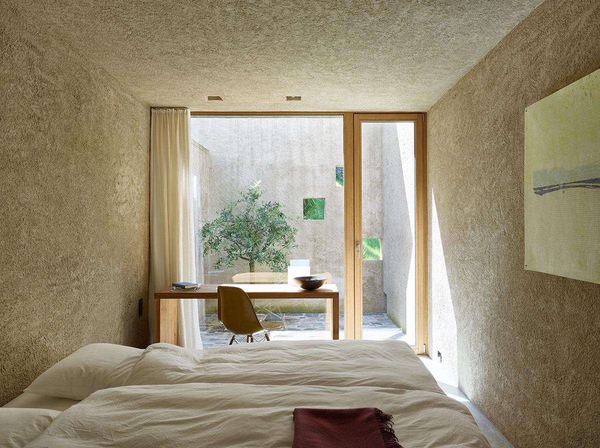 瑞士莫尔科特山坡新住宅 融入自然景观-16