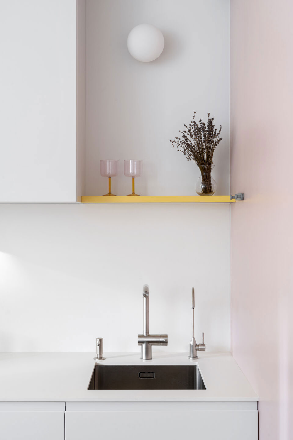 基辅 32㎡小公寓 | 粉色、蓝色、黄色打造温馨迷你空间-10