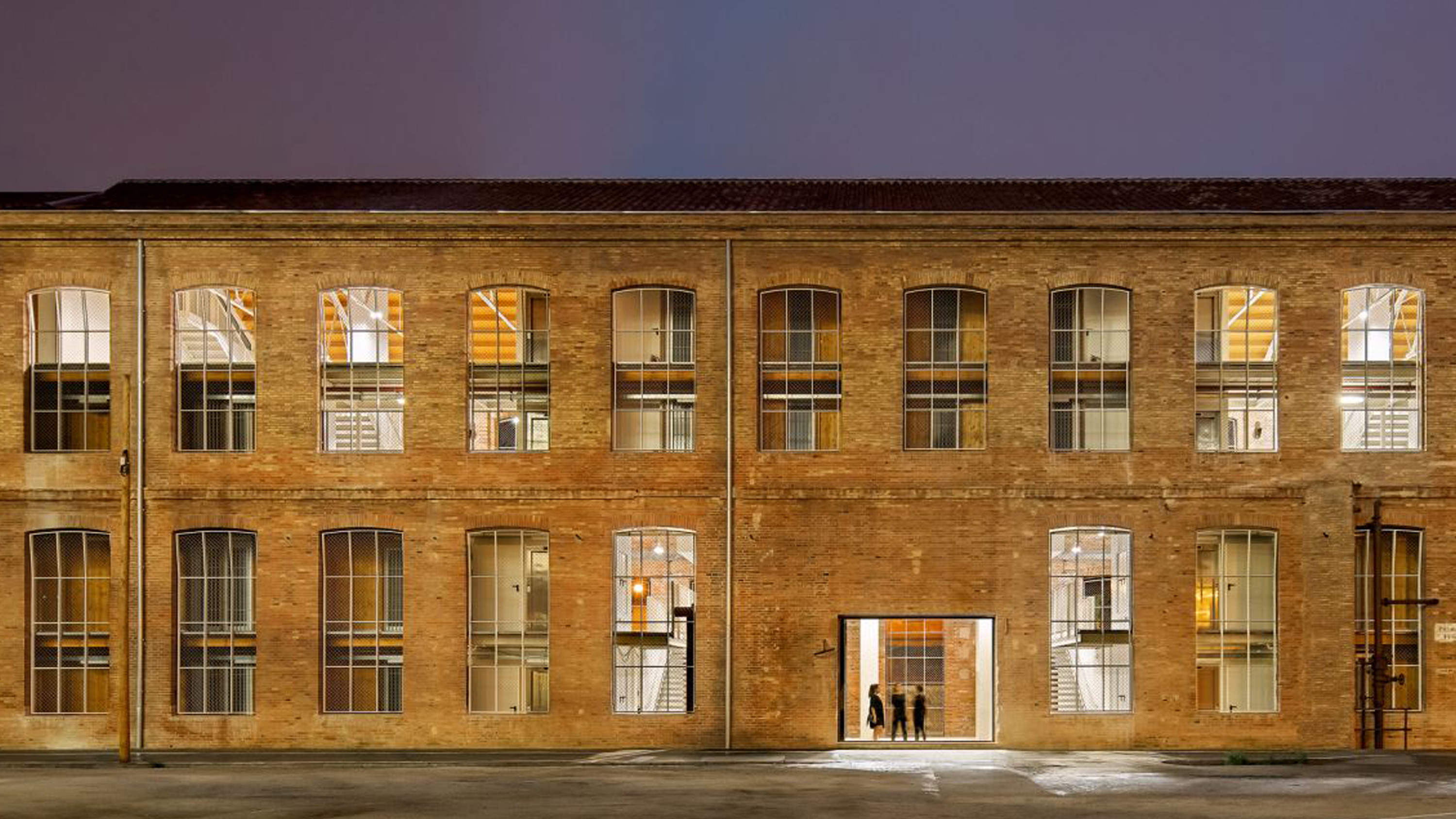 巴塞罗那百年纺织厂改造，创新住宅空间-0