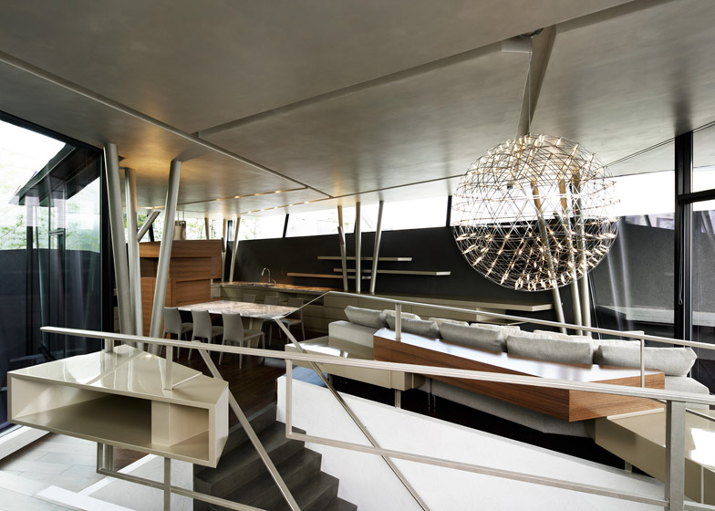 东京“黑棺材”住宅,封闭外表下的明亮空间-14