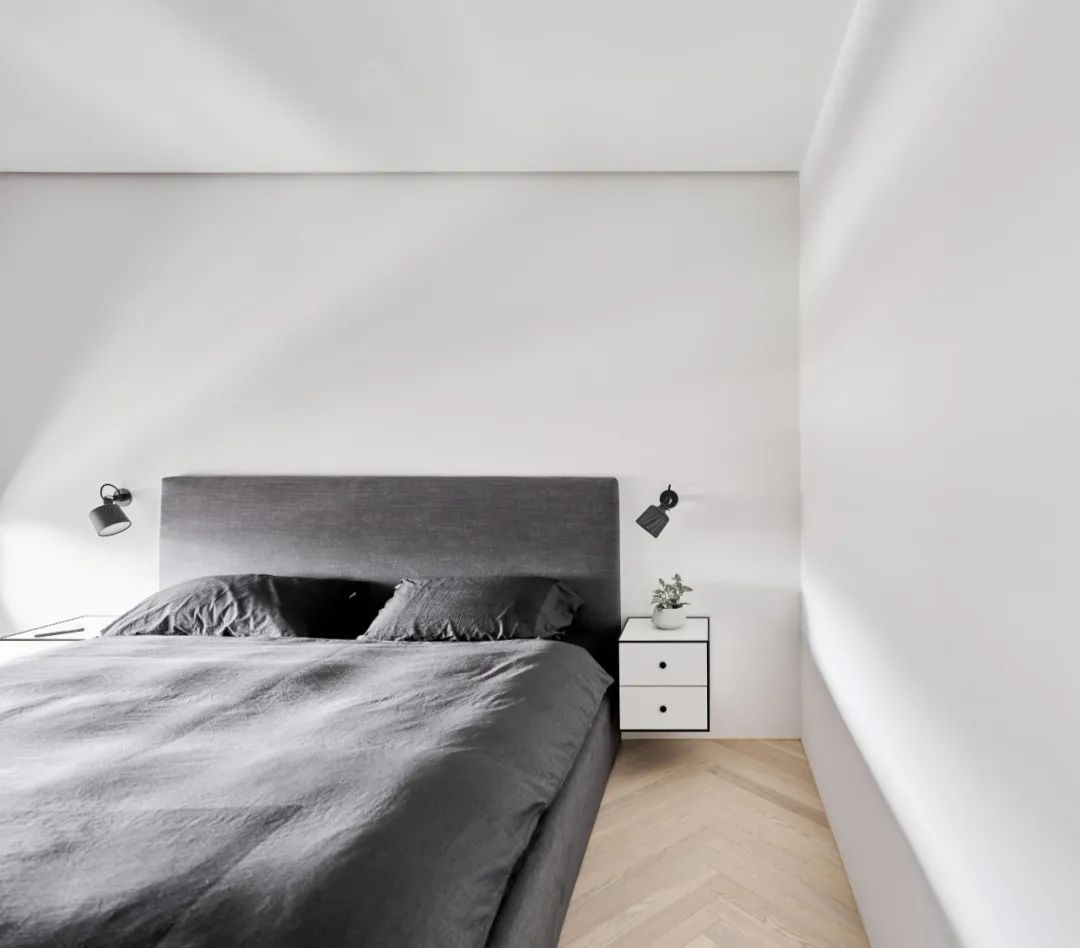 现代黑白灰搭配的北欧风住宅丨工作室-86