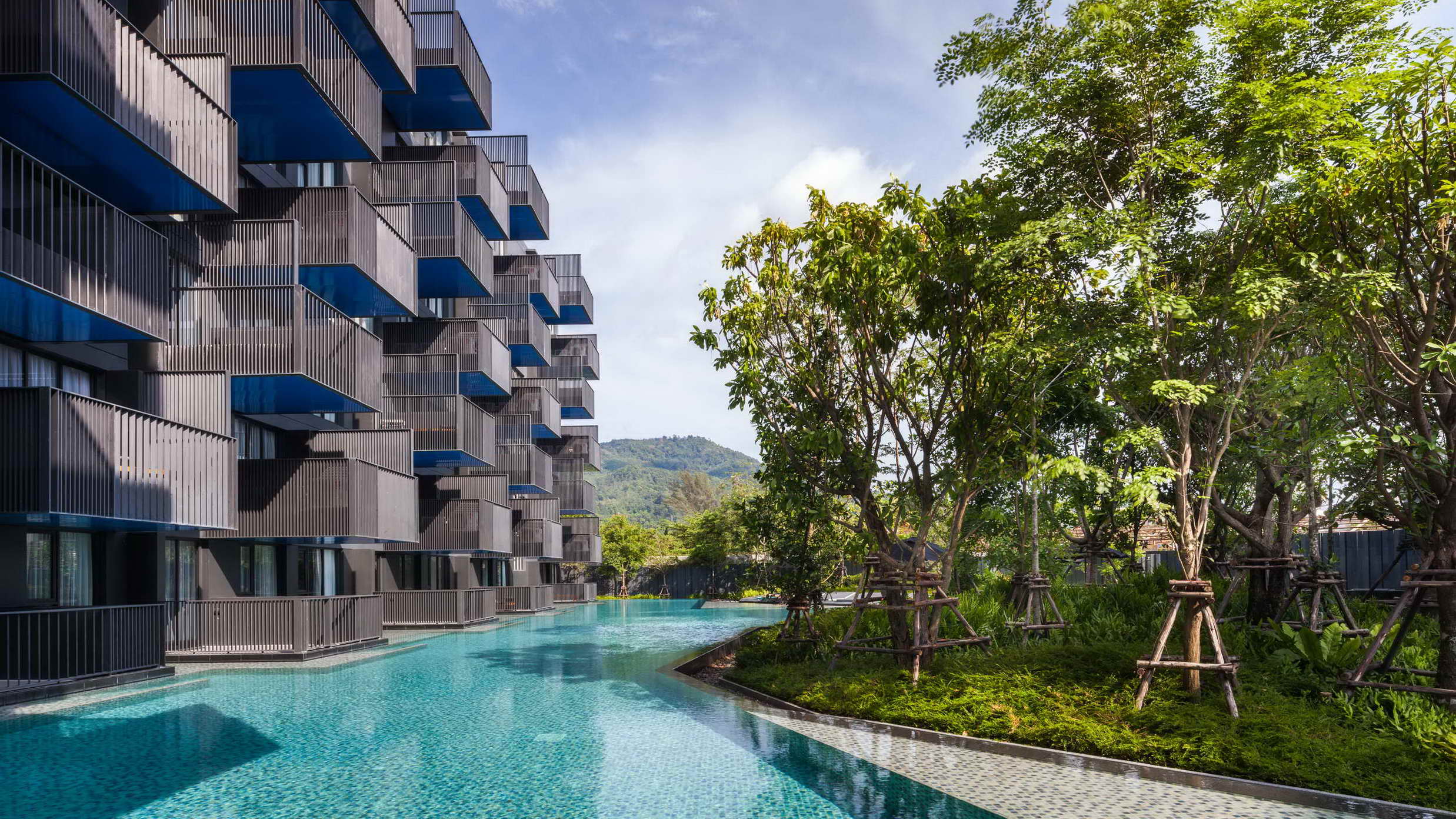 泰国普吉岛 The Deck Patong 公寓 | 融入自然的景观设计-17