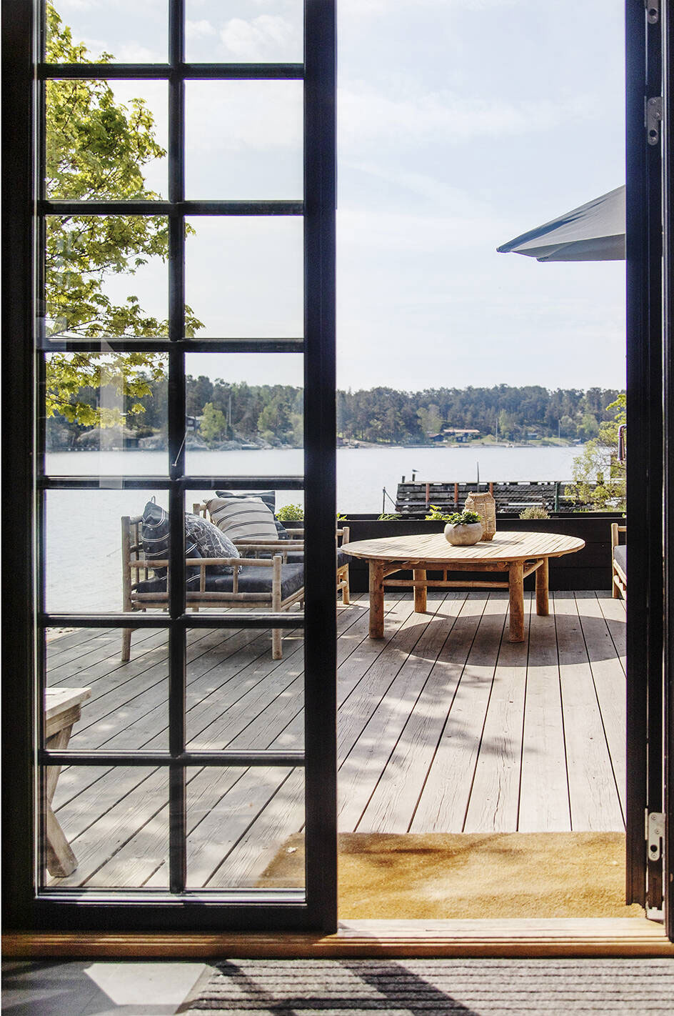 瑞典海岸小岛的工业风红色美墅-6