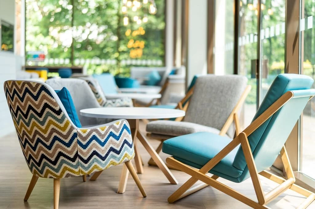 英国伯恩茅斯假日酒店时尚几何家具设计-7