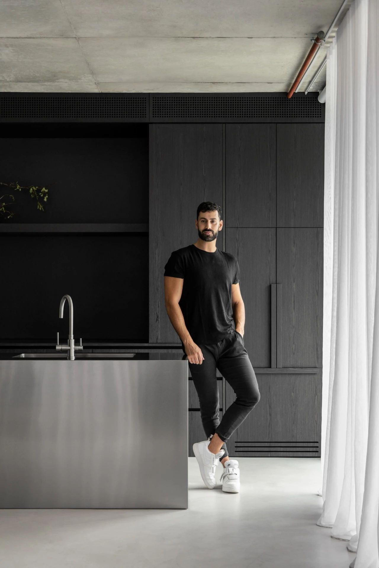 新旧融合的单色住宅丨澳大利亚墨尔本丨C.Kairouz Architects-25