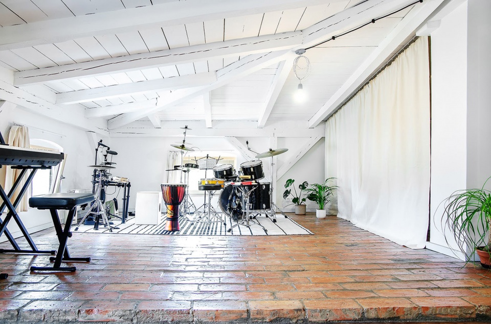 30 年代独栋阁楼翻新，波兰波兹南的实用艺术空间-25