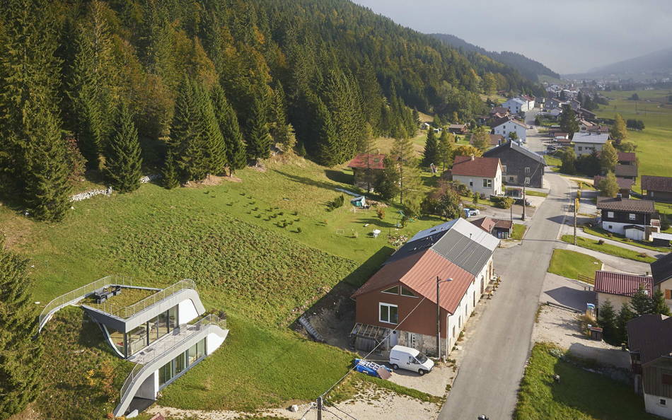 法国 Jura 别墅 | 嵌入山地的隐秘家园-40