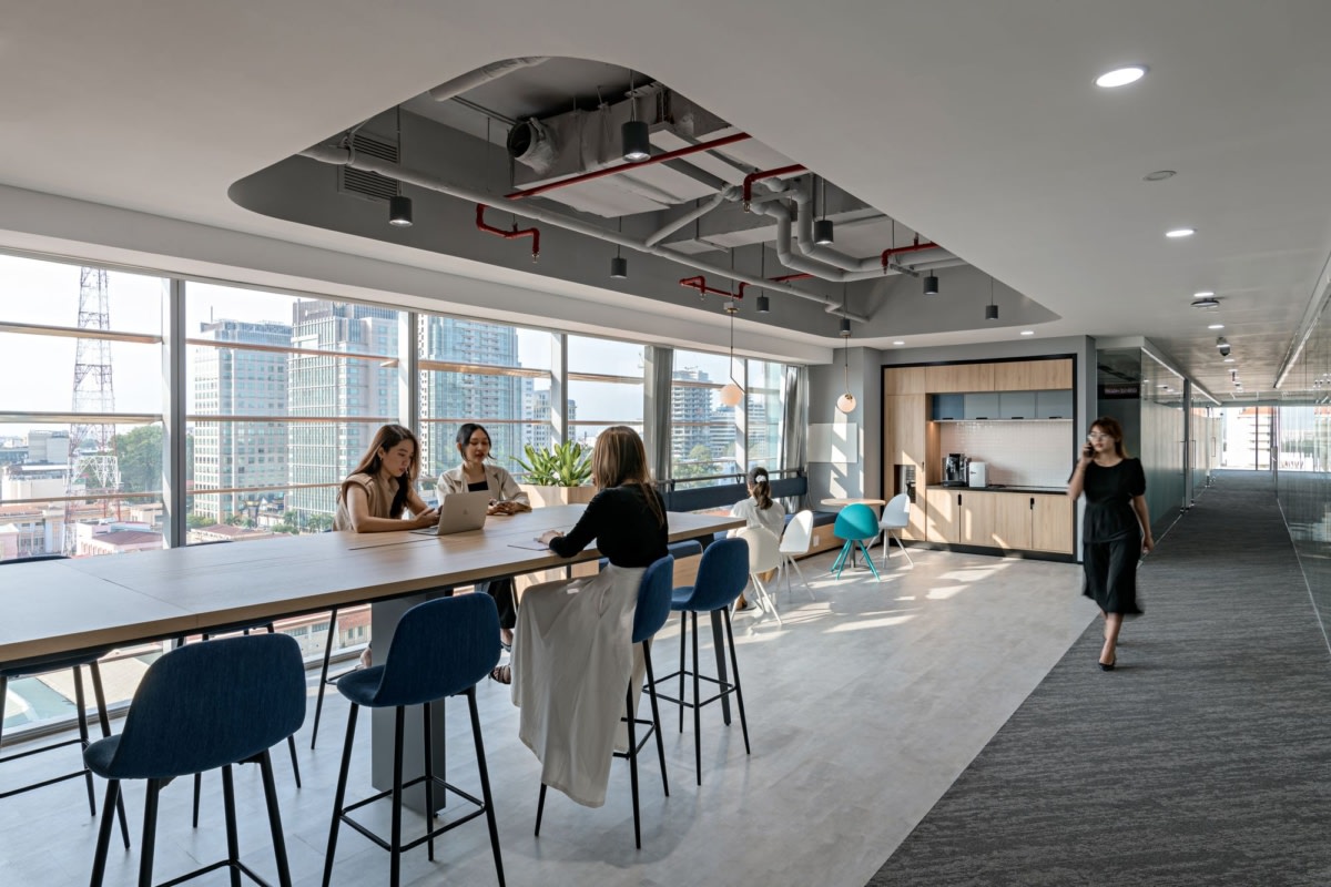 越南胡志明市 Kuehne + Nagel 办公室丨ADP Architects-13