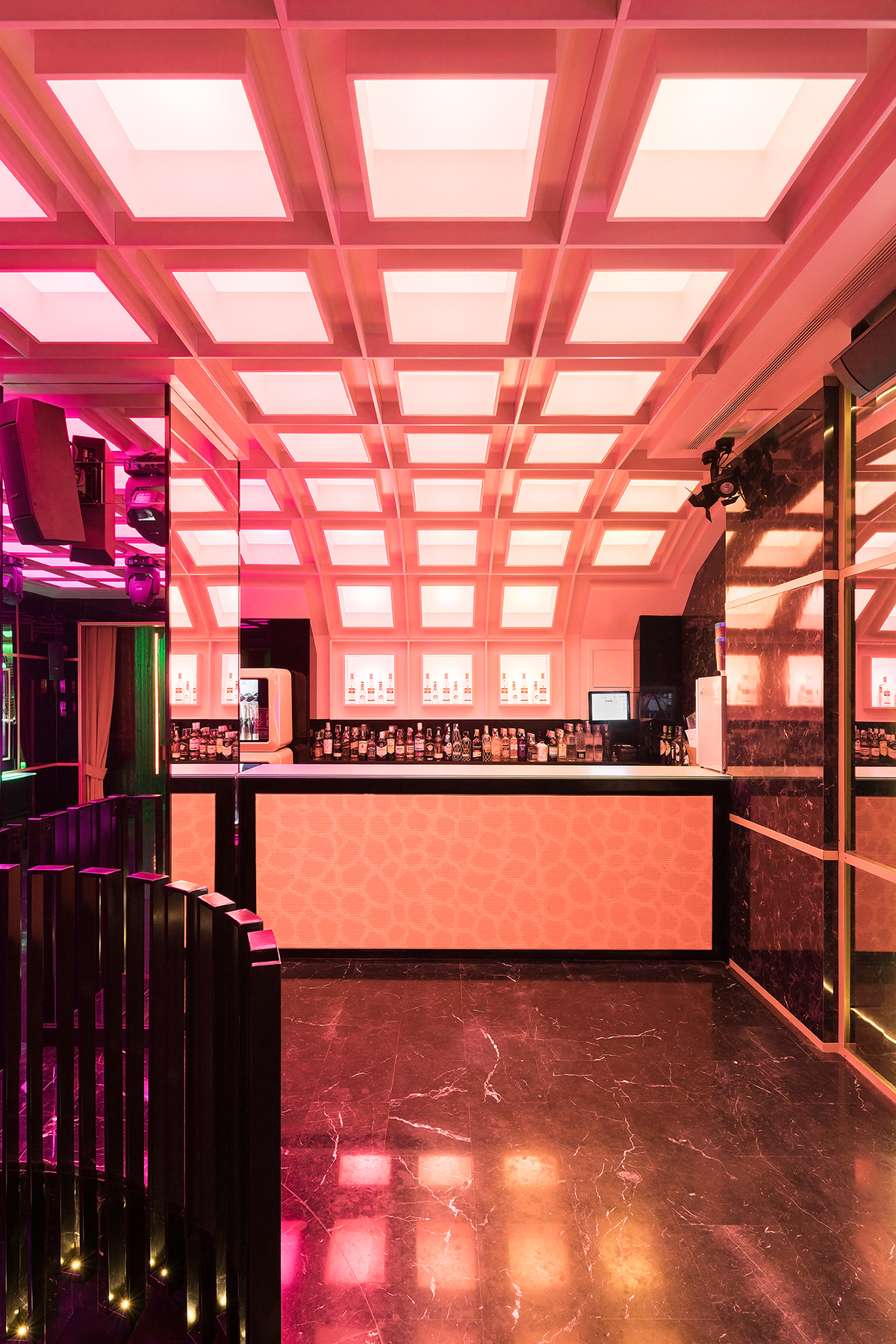 马德里“藏宝阁”夜店-8