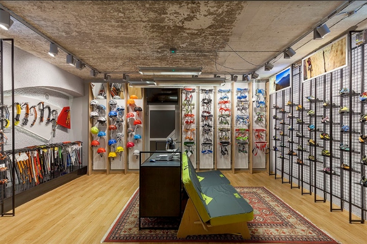 波兰 Poznan 地下攀岩装备店设计-1