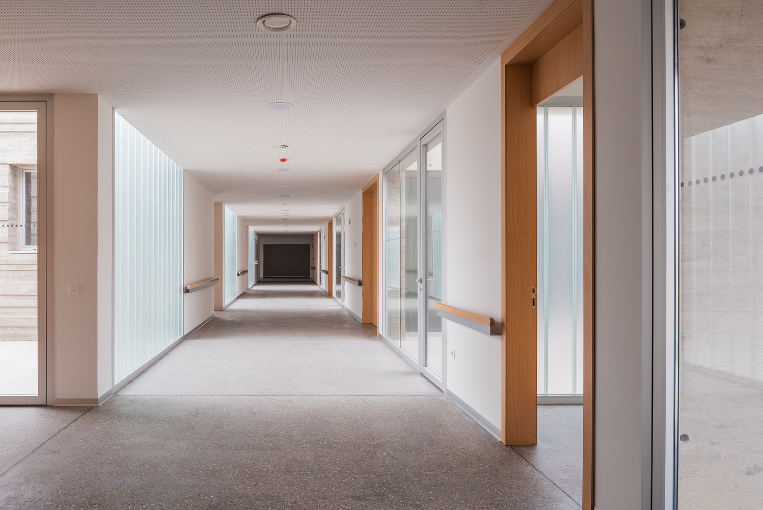 西班牙阿尔茨海默氏病患者日托中心丨studioVRA-25