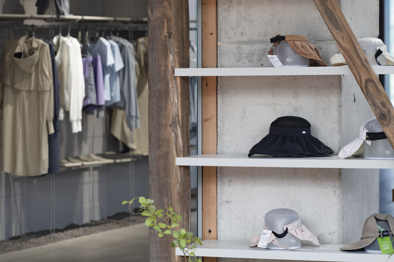 蕉下深圳大运天地轻量化户外体验店丨中国深圳丨Link Architects上海直地建筑设计工作室-16