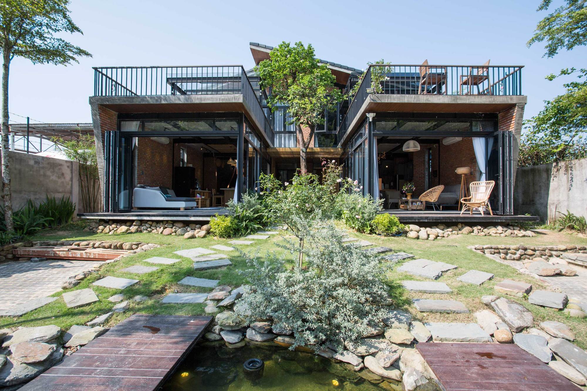 山间双户共享家园·Sơn Trà半岛自然美景中的简约别墅设计-18