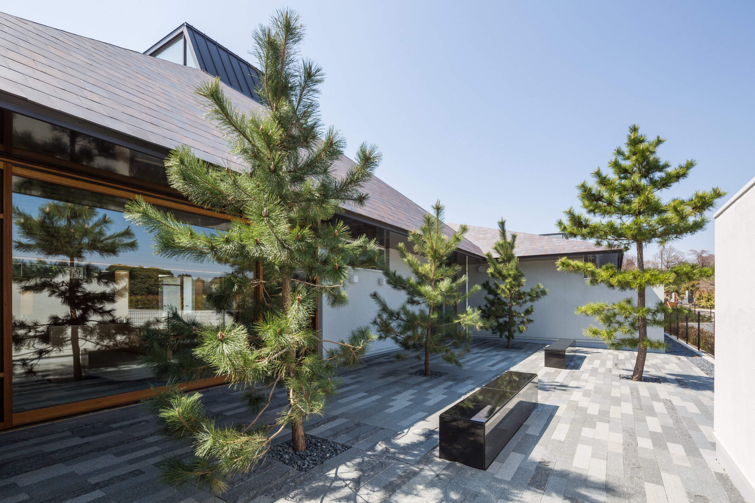 
      Ossuary in Hino Cemetery Park ｜ STGK Inc. | Landscape Design - Creating a living human-scape
    -11