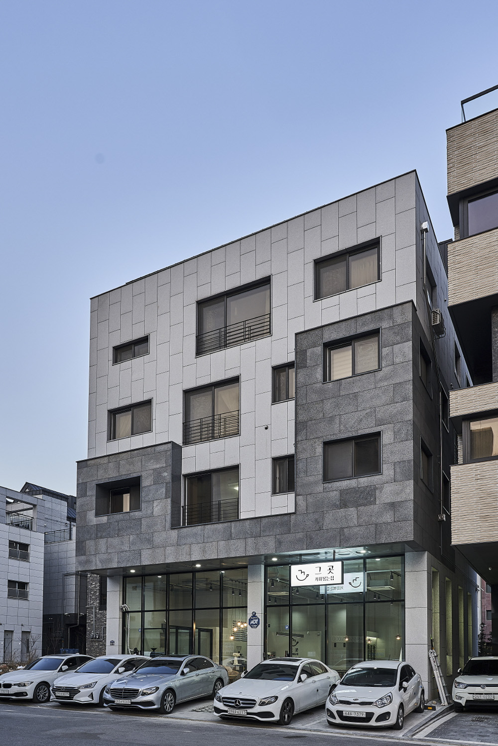 【首尔咖啡馆设计】30 坪高级咖啡馆，现代与复古的完美融合-10