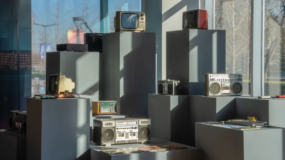 北京壹美美术馆“汉化版本从中关村出发的数字生活共同体”展陈设计-22